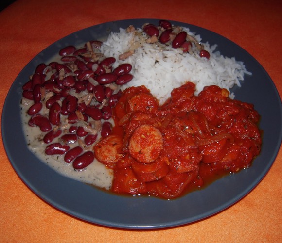 Riz-et-haricots-rouges-plat-originaire-de-lIle-de-La-Réunion